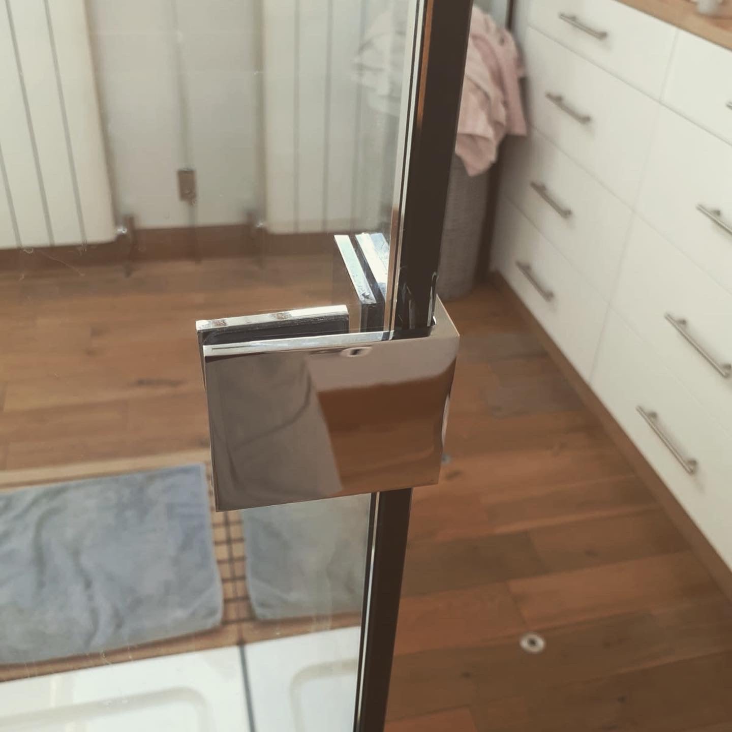 Square 90 Degree Glass to Glass Clamp - Hole in Glass - 10mm and 12mm Glass - CHROME