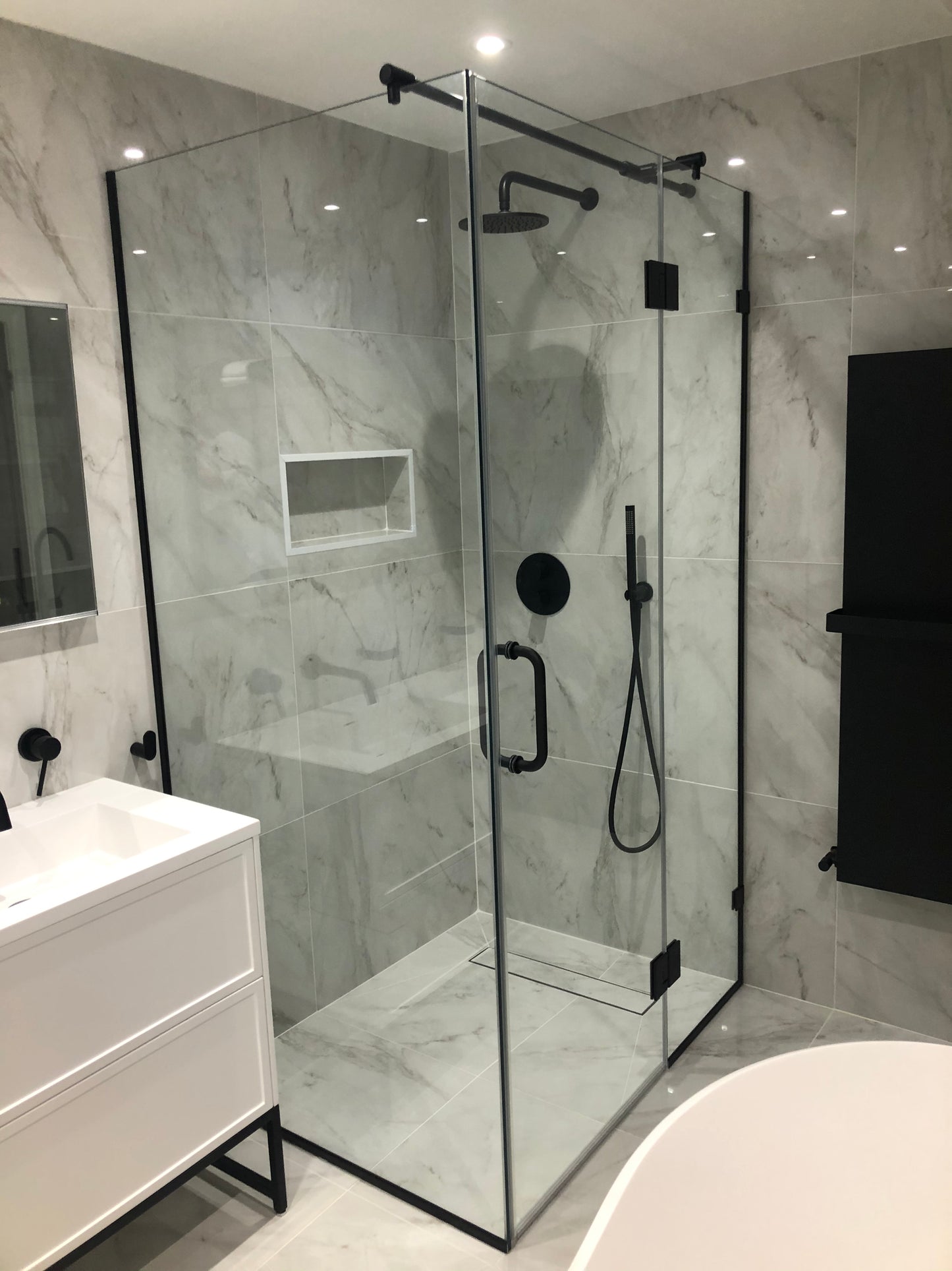10mm U Channel - 2.41m - Matte Black - Suitable for all 10mm Glass Shower Panels, Screens and Bespoke Glass Shower Enclosures